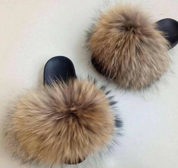 XTRA FLUFFY SLIPPERS
